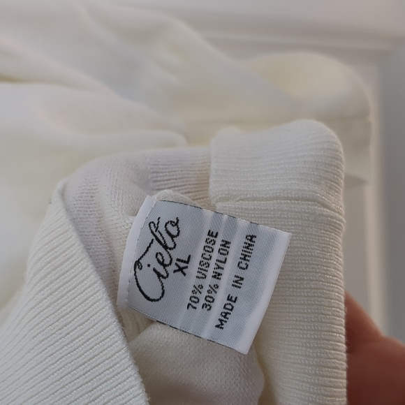 White XL Turtle Neck - Picture 5 of 5